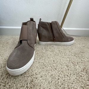 Steve Madden Wedge Sneaker in Tan - Size 7 Brand New (w/o tags or box)